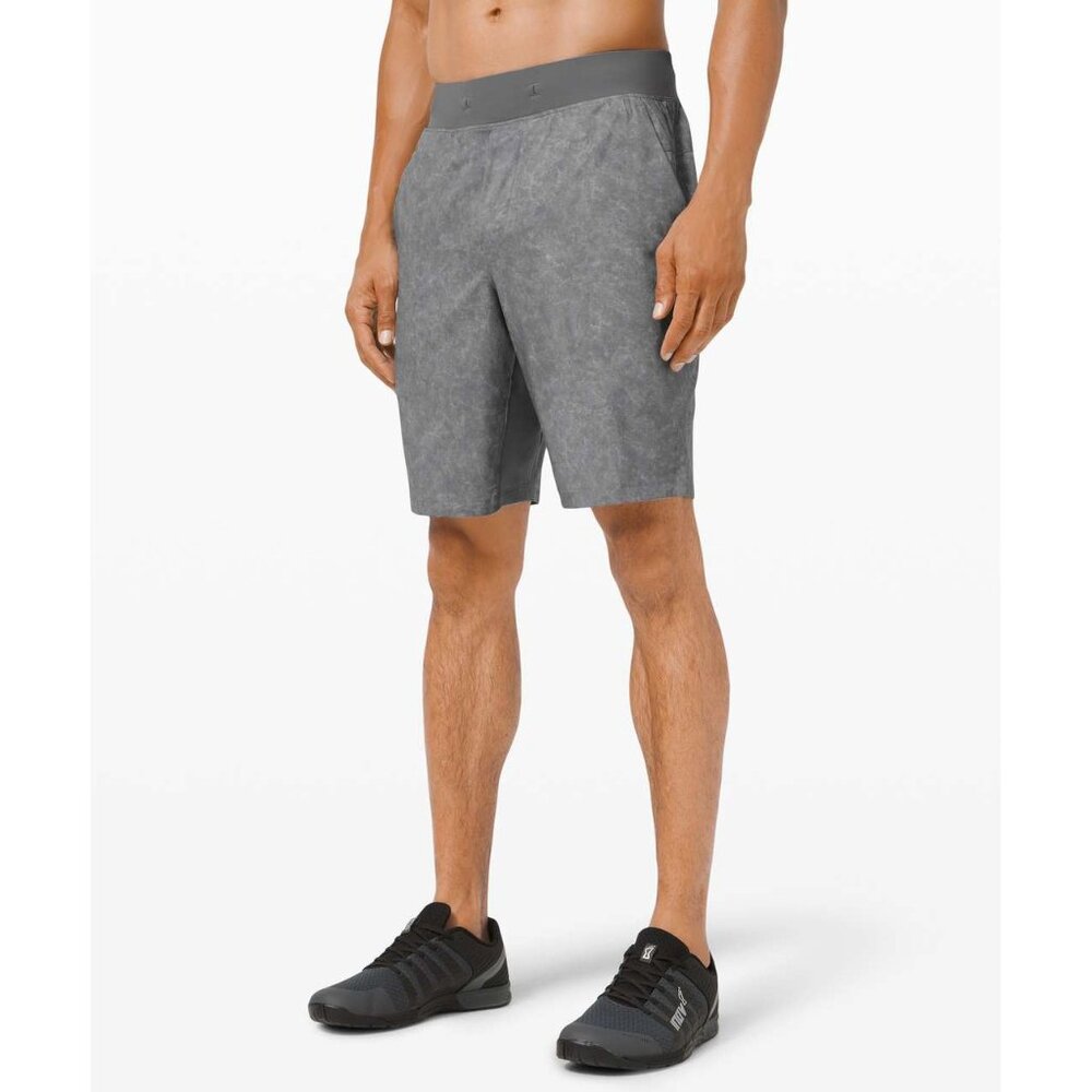 LULULEMON Men's T.H.E. Short 9" Linerless Size M In Gravel Dust Asphalt Grey